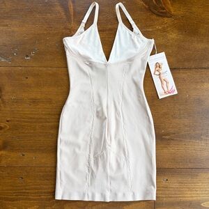 Secret by Victoria’s Secret So Curvaceous Push Up Shaping Slip Medium NWT